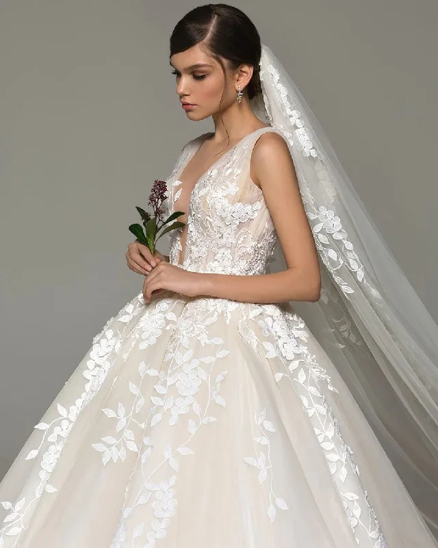 Super Sale Women's V-Neck Lace Appliques Wedding Dress