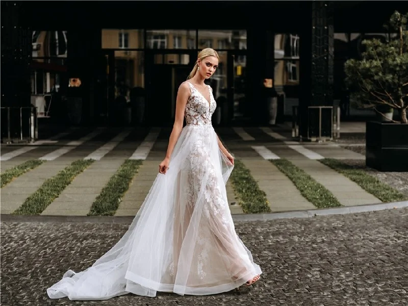 Bargain Bin Women's Champagne Lace Sheath Wedding Dress