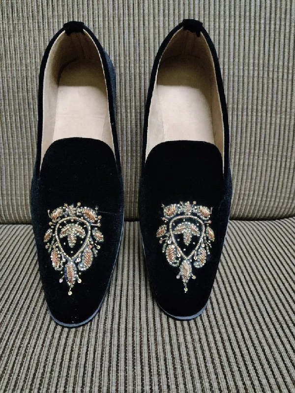 Mega Sale Black Color Hand Embroidered Loafers For Men - BLSNT0131