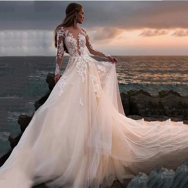 Loyalty Reward Women's Lace Appliqued Long Sleeved Wedding Dress